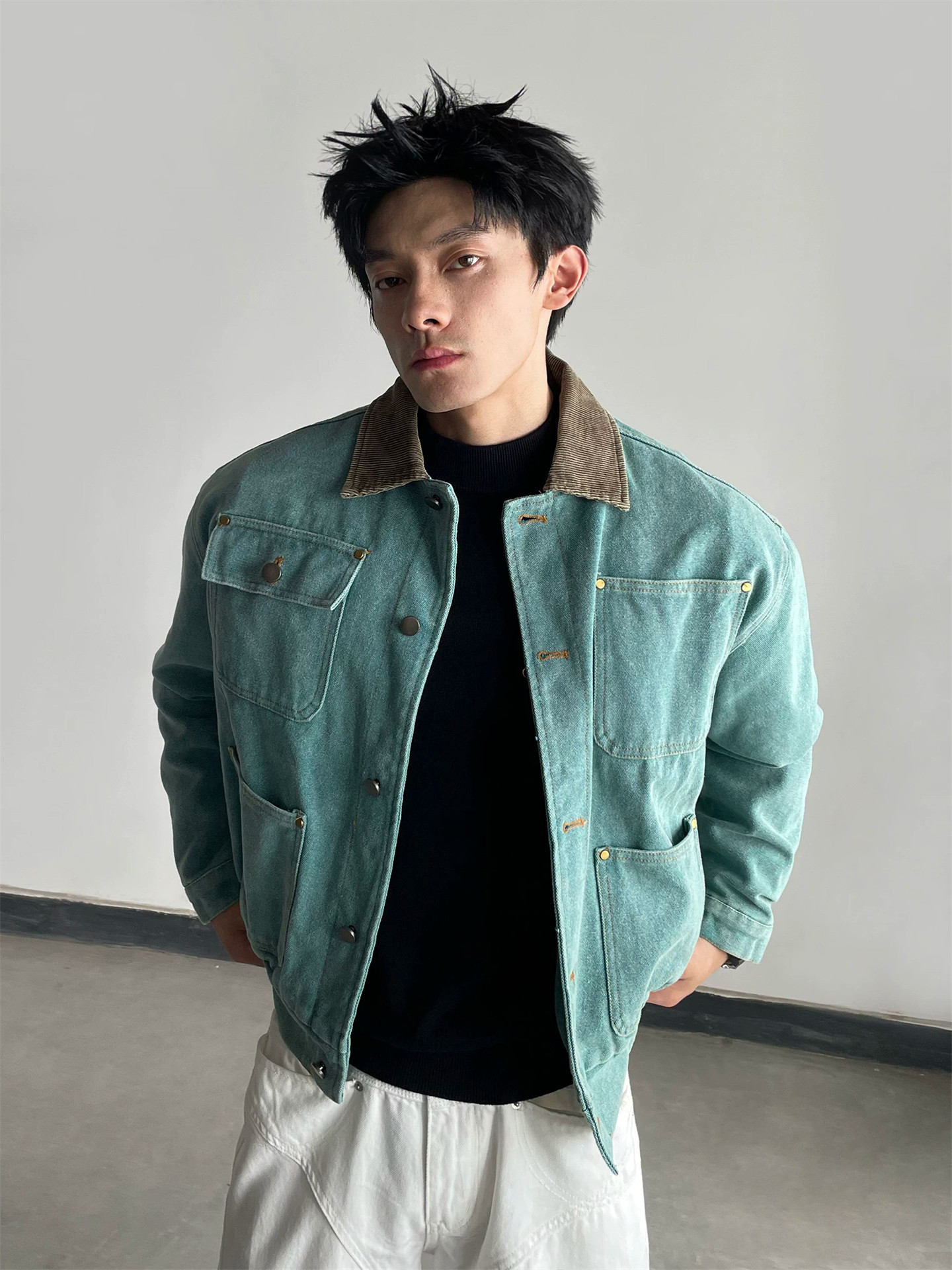 Vintage Fashion Style Men - แจ็คเก็ตยีนส์วินเทจใหม่สำหรับผู้ชาย ฤดูใบไม้ร่วง 2026 สไตล์ลำลองแบบอเมริกัน แฟชั่นชุดทำงาน มีกระเป๋าหลายช่อง